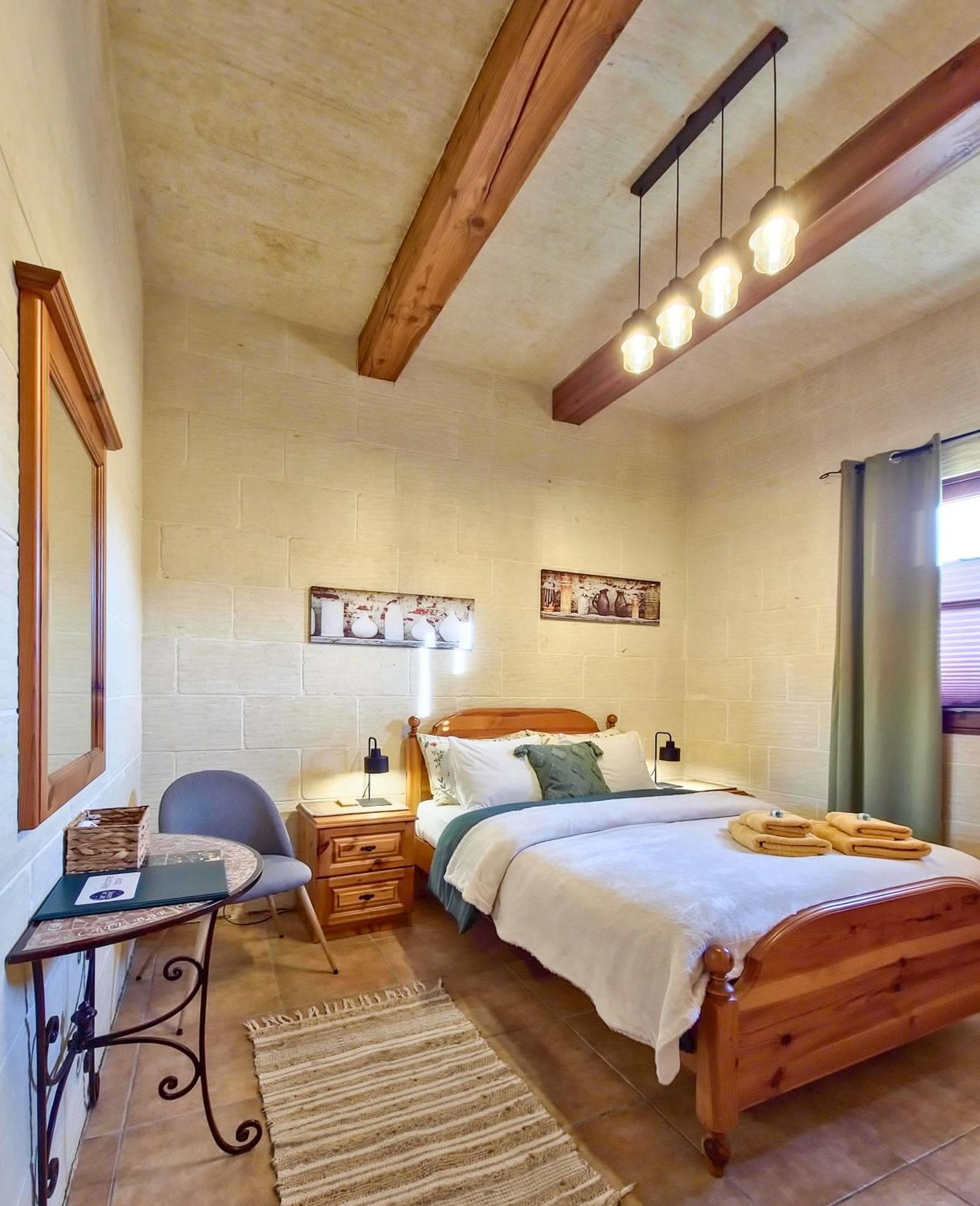 Moonshine Villa Надур Екстериор снимка